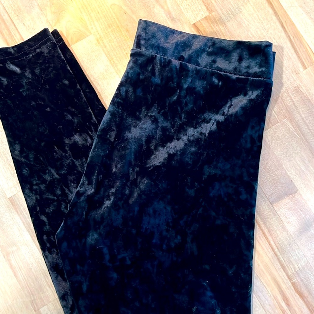 Black crushed velvet leggings